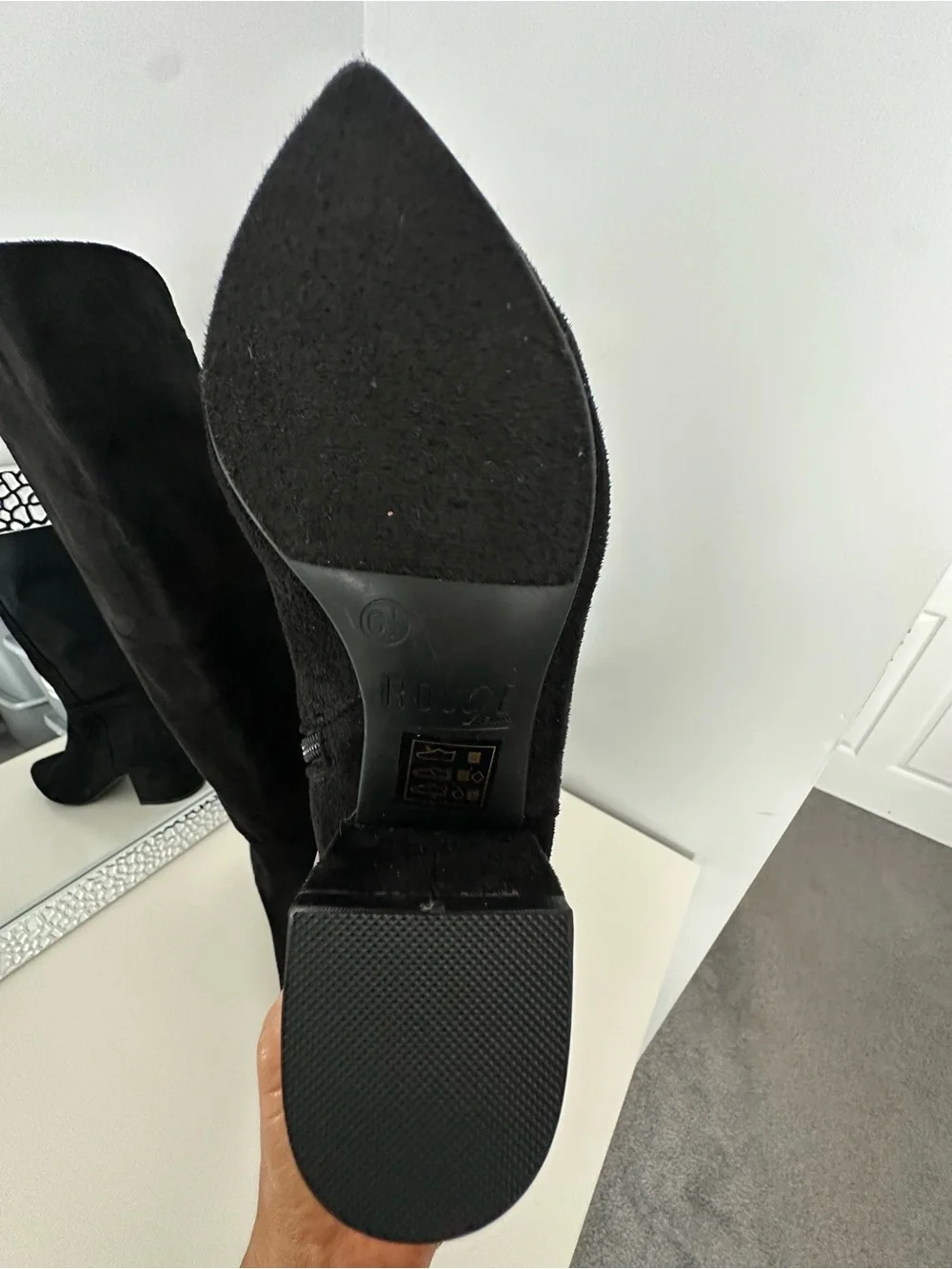 Rouge Helium Black Over-the-Knee Suede Boots Sz 6.5 like new